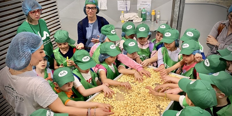 “Scuola in Fattoria”: dal grano alla pasta con i bimbi di Castellaneta