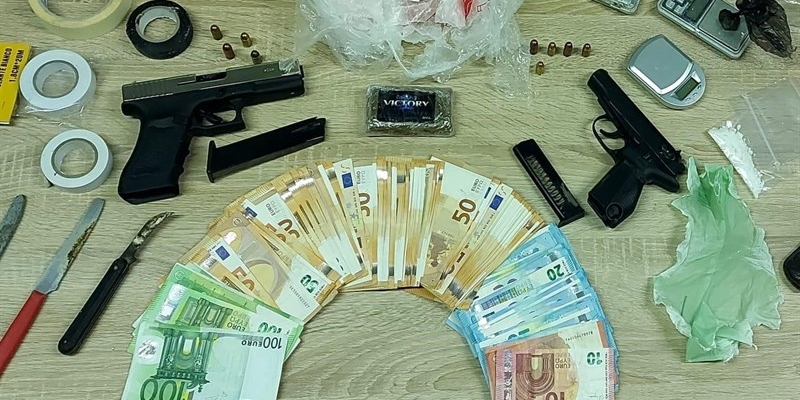 Spaccio ed estorsione: in manette 12 ragazzi di cui 2 minorenni
