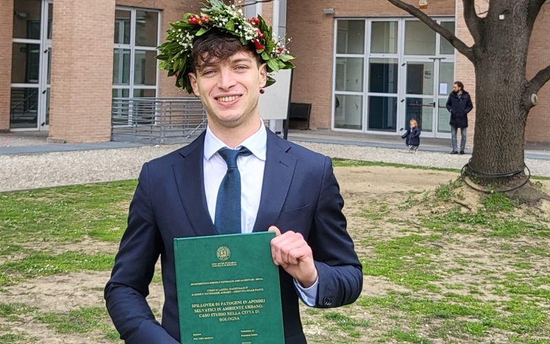 Francesco Calella per il conseguimento della laurea magistrale in Scienze e Tecnologie Agrarie dalla sua famiglia 