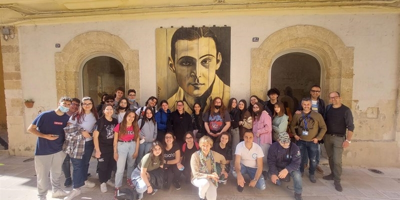 Gli studenti del Mauro Perrone Gli studenti del Mauro Perrone