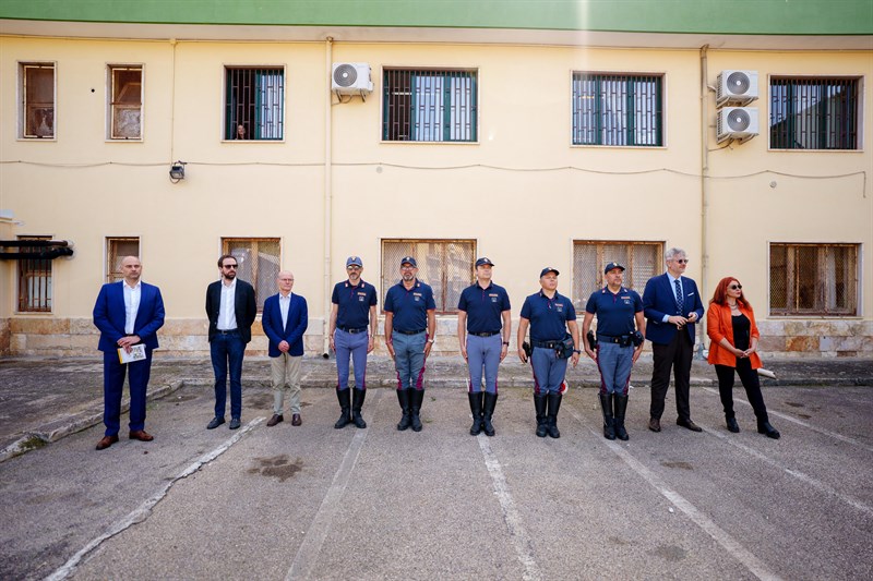 A scuola di sicurezza con il Pullman Azzurro a Mottola