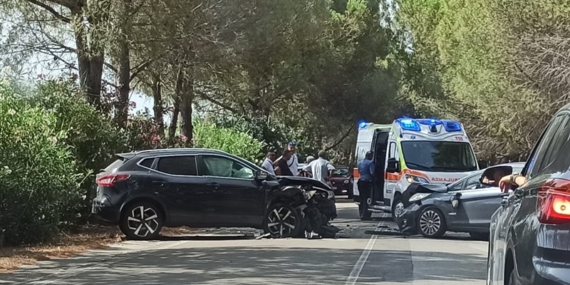 Violento impatto su viale dei Pini: traffico in tilt a Castellaneta Marina