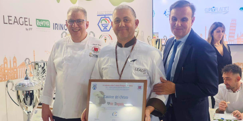 La premiazione di Vito Angiulli La premiazione di Vito Angiulli