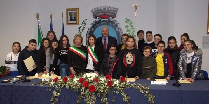 Il precedente consiglio comunale dei ragazzi di Palagianello Il precedente consiglio comunale dei ragazzi di Palagianello