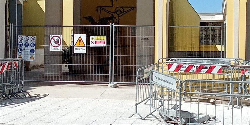 un'area temporaneamente chiusa del cimitero di Castellaenta