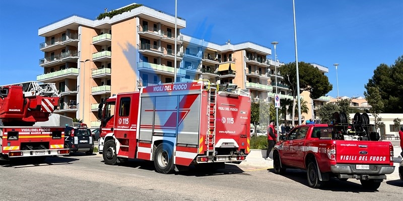 Minaccia di lanciarsi nel vuoto: paura in via Nocera