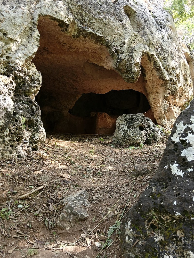 Il percorso che conduce alla grotta del Mago Greguro