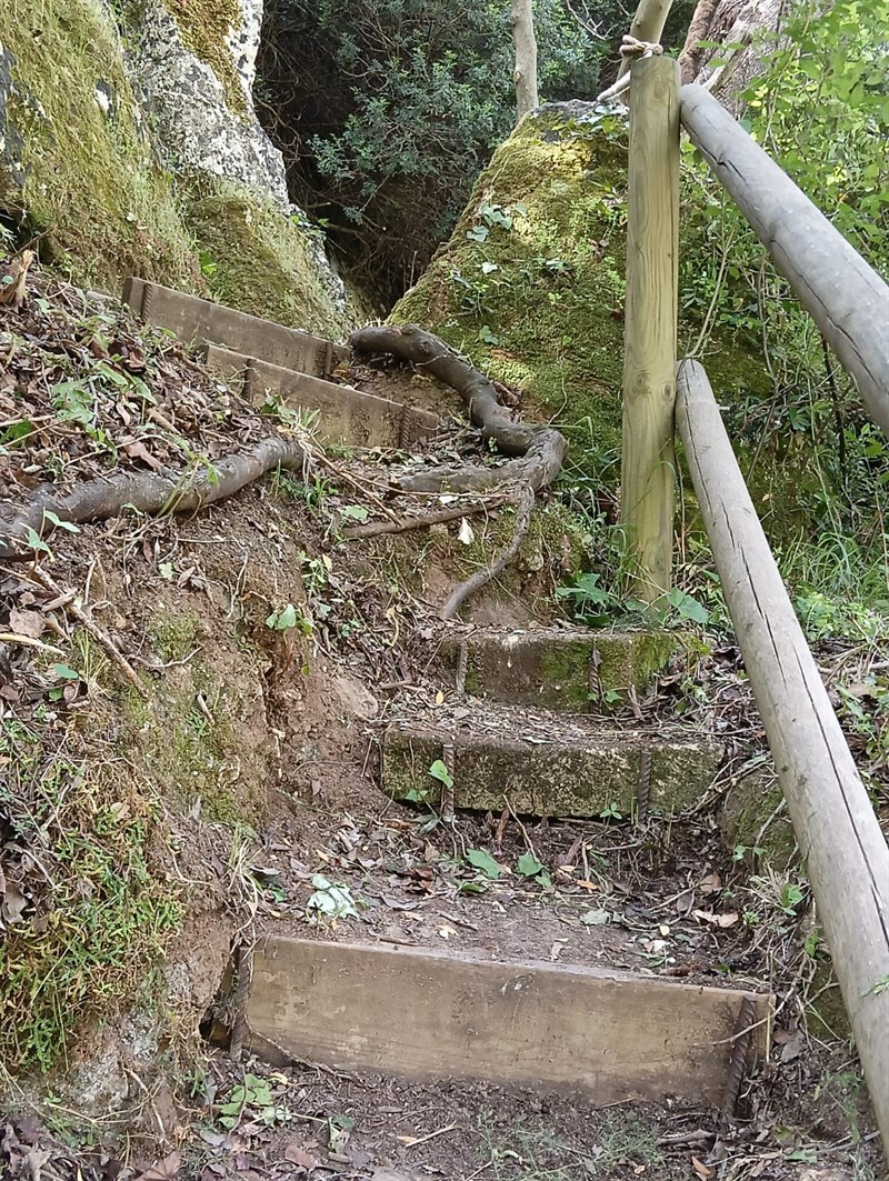 Il percorso che conduce alla grotta del Mago Greguro