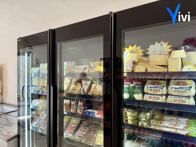 Alimentari F.lli Gravina, in via Vittorio Emanuele