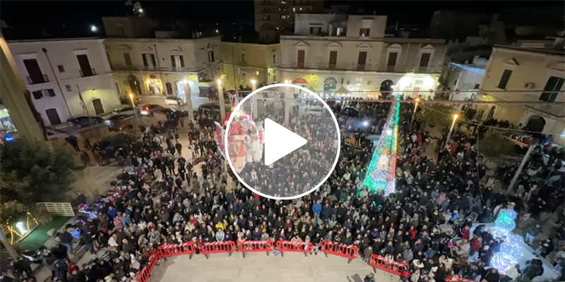 "La Calata di Babbo Natale": grandi e piccini col naso all'insù