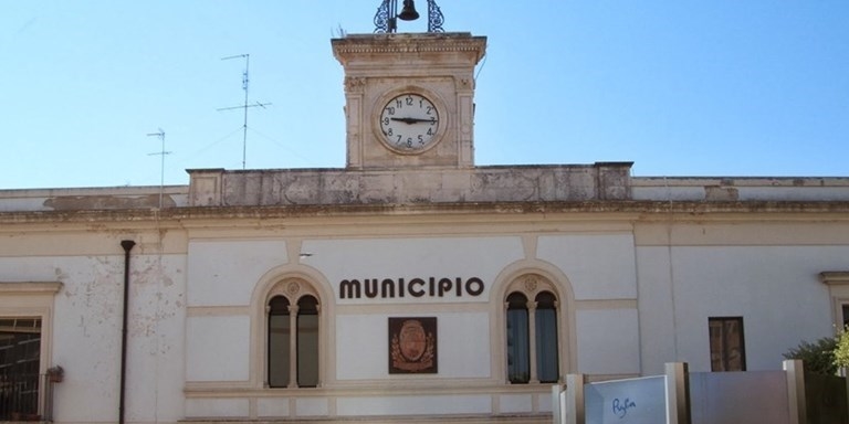 Il municipio di Laterza