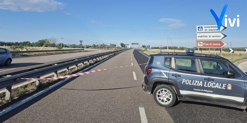 Statale 106 chiusa verso Taranto per un'auto in fiamme
