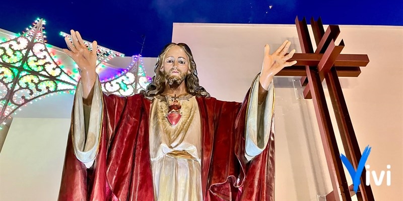 Processione della statua del Sacro Cuore di Gesù - Massafra Processione della statua del Sacro Cuore di Gesù - Massafra