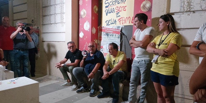 i commercianti e il sindaco Frigiola