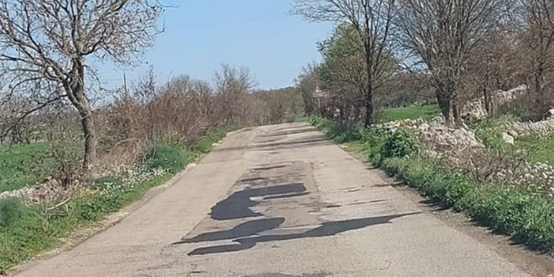 Noci-Castellaneta, barlume di luce per la strada-groviera Noci-Castellaneta, barlume di luce per la strada-groviera