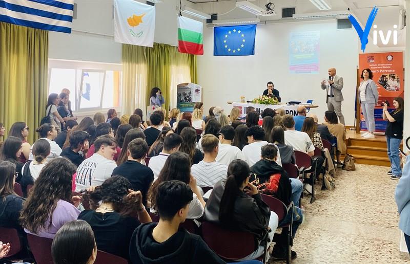 La giornata nel centro servizi del "Mauro Perrone"