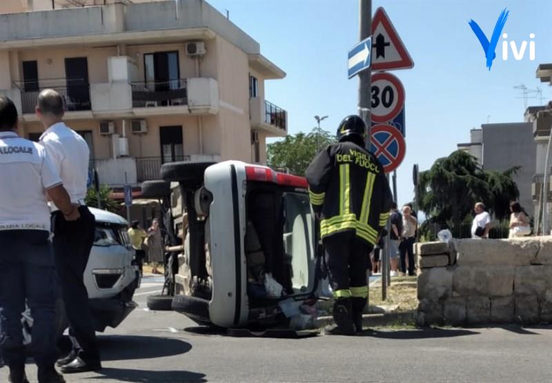 Scontro in pieno centro a Palagianello