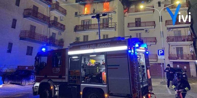 Vigili del fuoco in azione Vigili del fuoco in azione