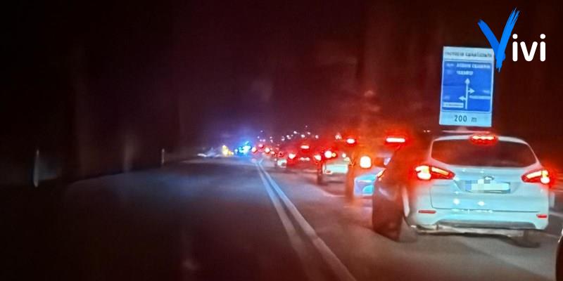 Scontro sulla statale: auto in fiamme e traffico in tilt