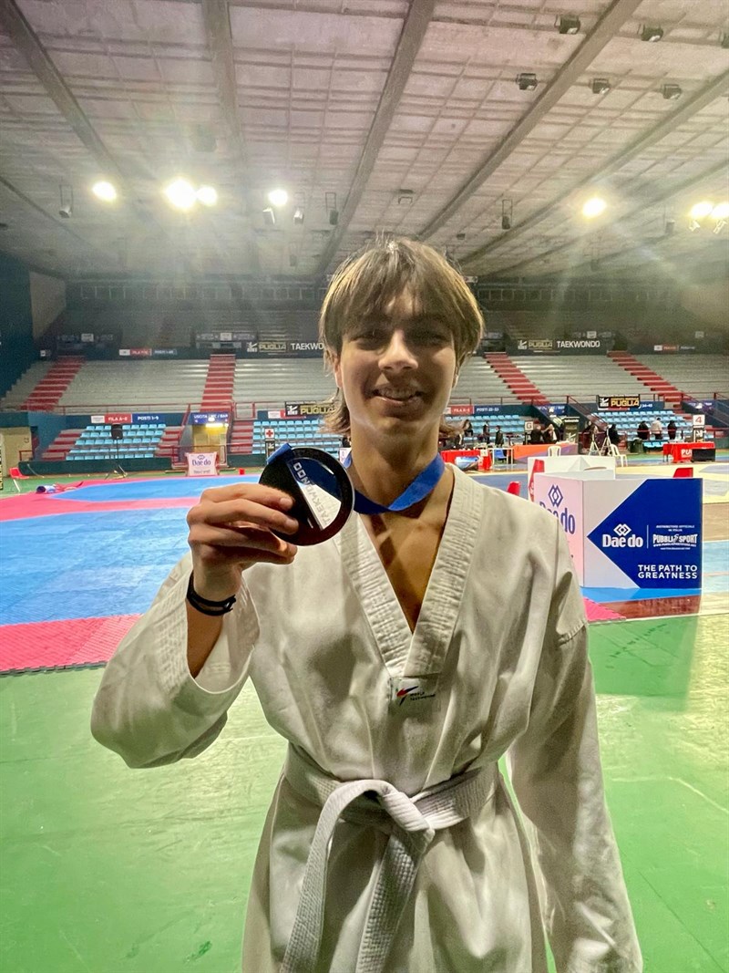 medaglia d'oro conquistata da Brando Losavio