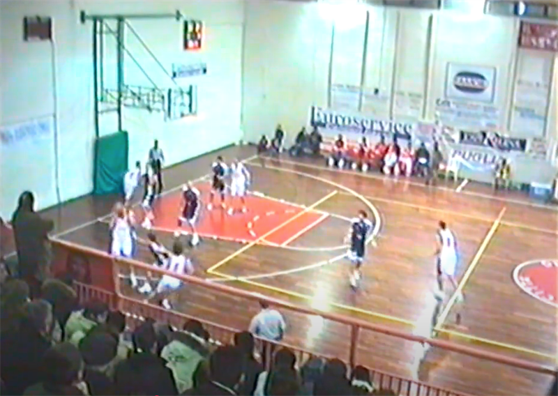 il Palazzetto dello sport durante una gara della SS Basket Castellaneta