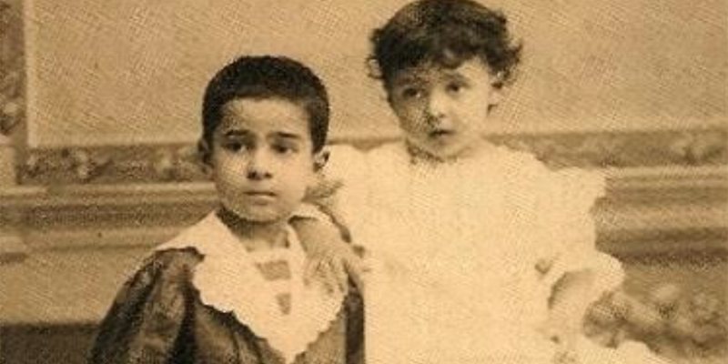 1898, Alberto (sx) e Rodolfo (dx) ripresi in un importante studio fotografico tarantino 1898, Alberto (sx) e Rodolfo (dx) ripresi in un importante studio fotografico tarantino