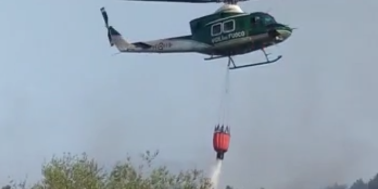 mezzi aerei per spegnere le fiamme mezzi aerei per spegnere le fiamme