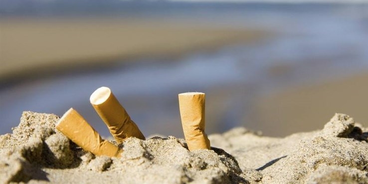 Il sindaco firma l'ordinanza: stop al fumo in spiaggia a Castellaneta Marina