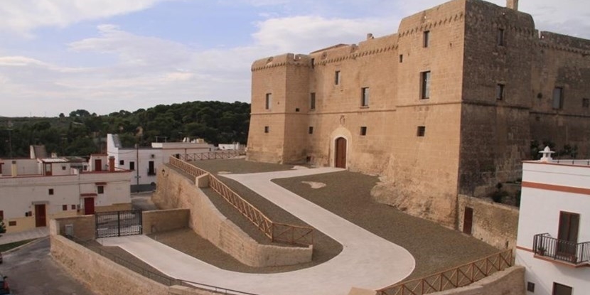 Il castello Stella Caracciolo Il castello Stella Caracciolo
