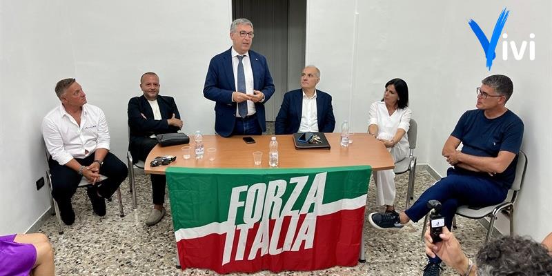 L’inaugurazione della sede di Forza Italia L’inaugurazione della sede di Forza Italia