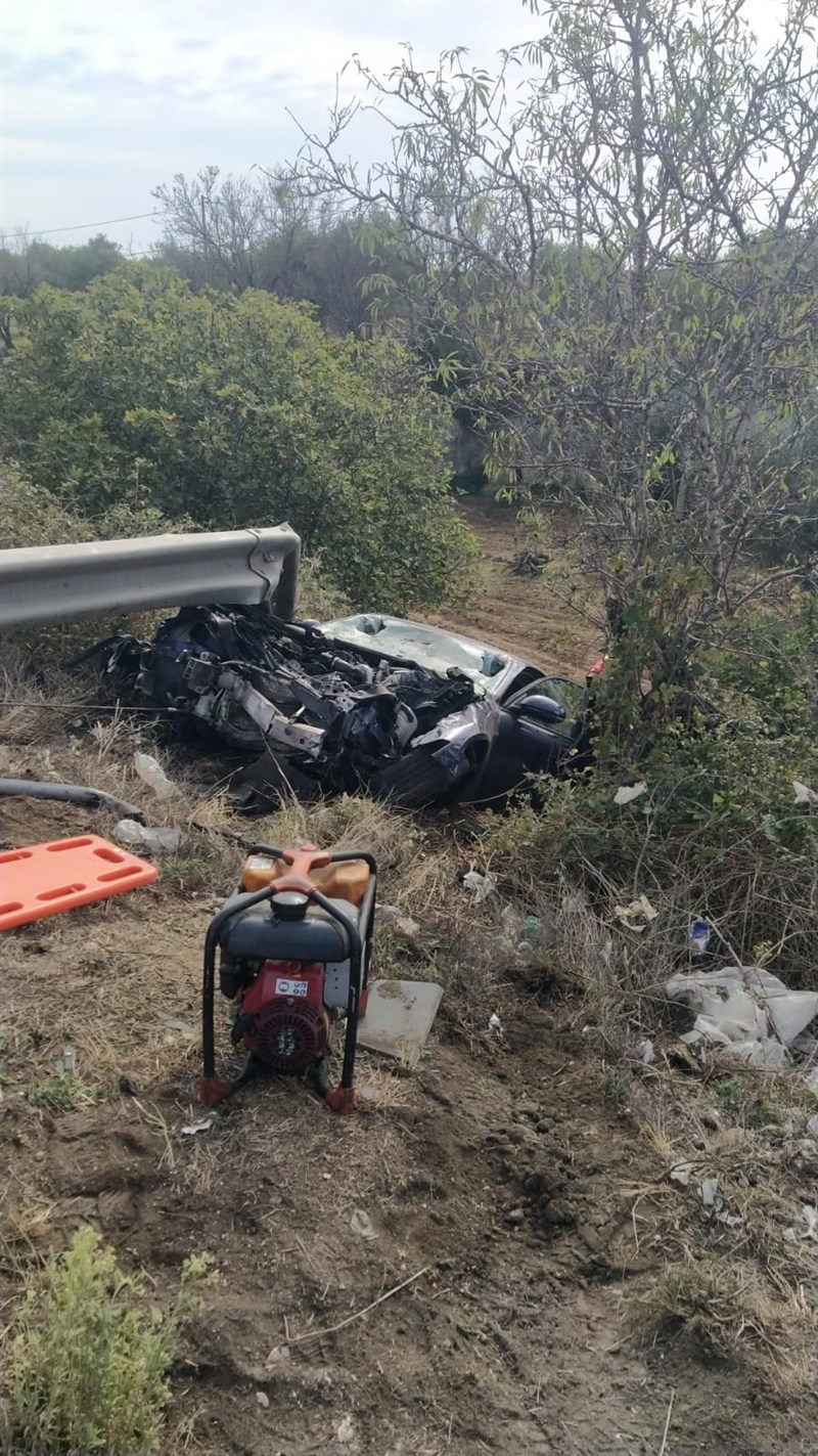 Auto nella scarpata: incidente mortale sulla statale 100