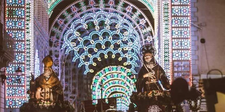 C'è già aria di festa: oggi l'intronizzazione di San Nicola e San Francesco