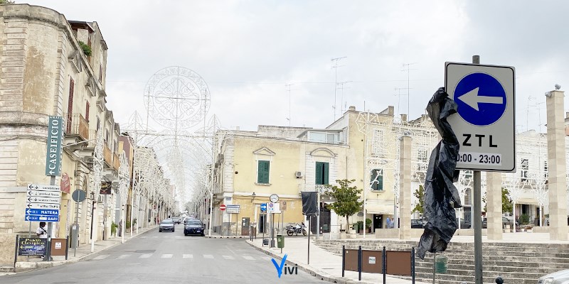 Su via Roma è tornata la zona a traffico limitato