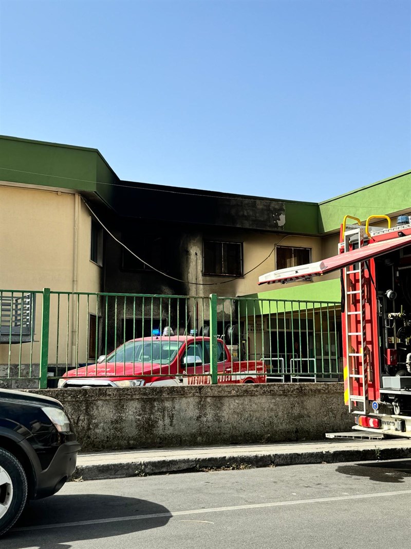 Fiamme nella scuola