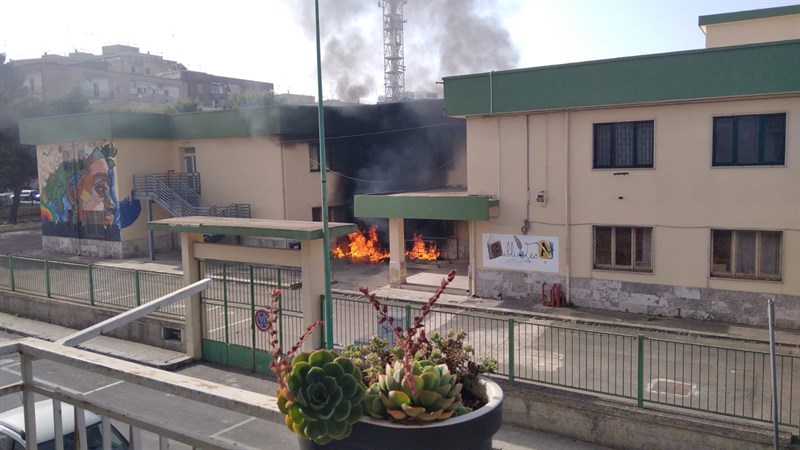 Fiamme nella scuola