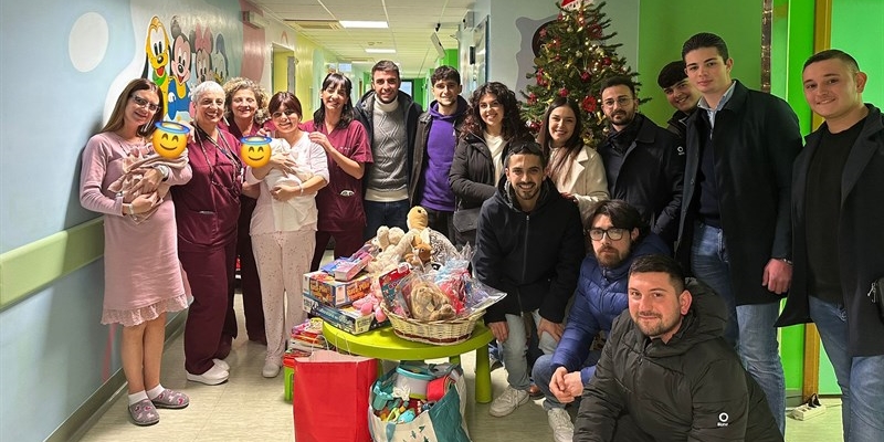 I rappresentanti di Forza Italia Giovani Taranto donano giocattoli al San Pio