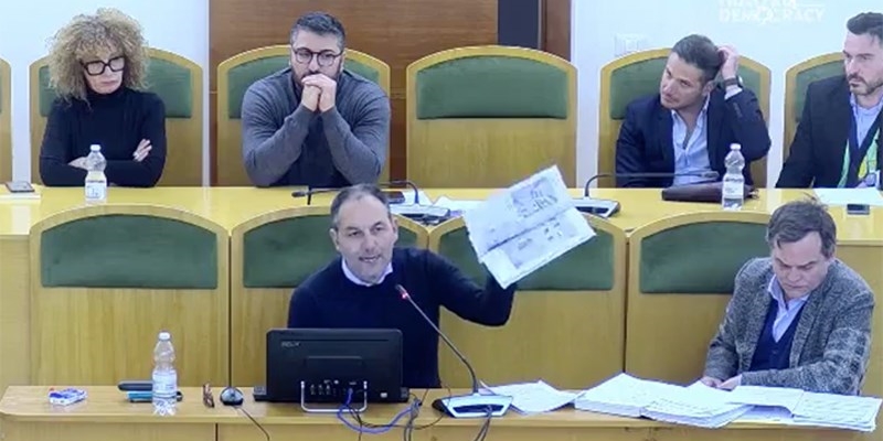 Al centro il presidente del consiglio Maurizio Cristini Al centro il presidente del consiglio Maurizio Cristini