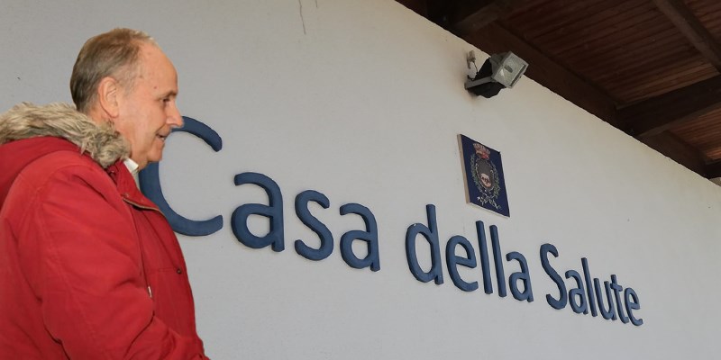 Camice al chiodo: il dottor Fischetti va in pensione