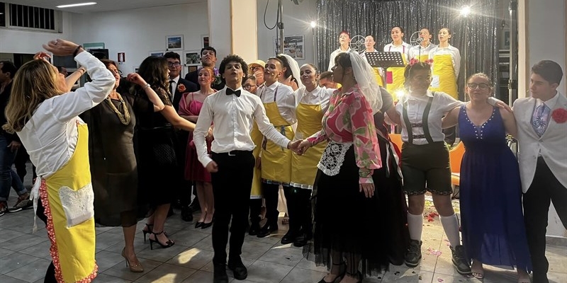 "La prenotazione sbagliata": grande successo per la cena-spettacolo del Mauro Perrone