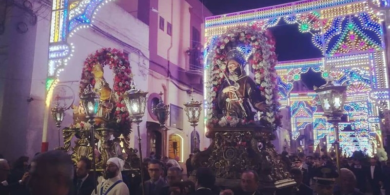 I santi patroni di Castellaneta in processione