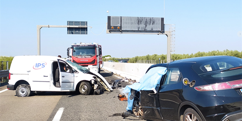 incidente mortale sulla statale 106 incidente mortale sulla statale 106