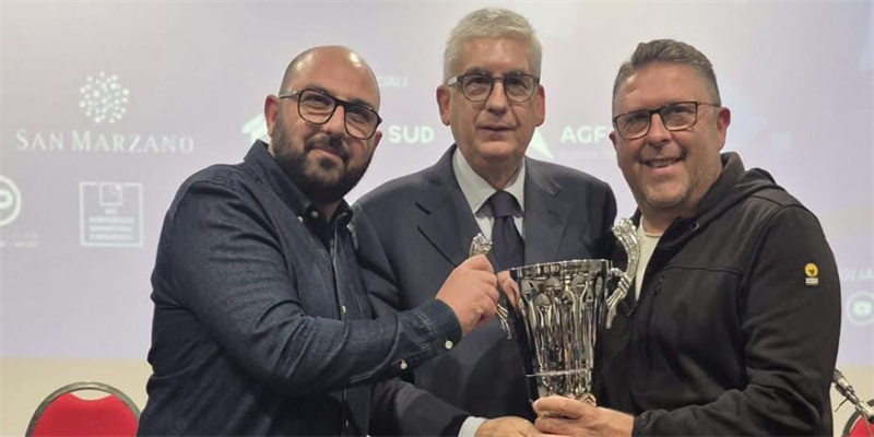 Calcio giovanile: la Pro Massafra premiata a Bari per la vittoria del campionato Juniores