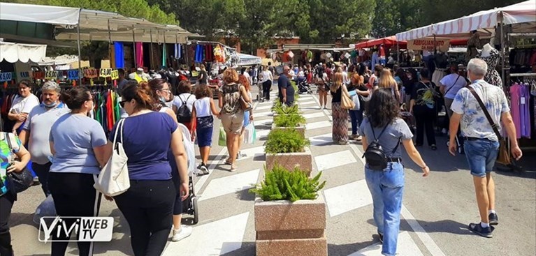 Mercato nella zona Sant