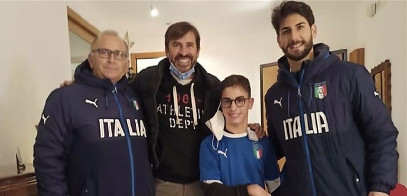 Foto di gruppo con il giovane Antonio Fantin