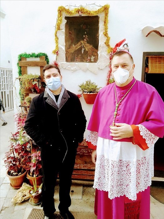 Il parroco della Cattedrale don Mauro Ranaldi ed il vescovo di Castellaneta monsignor Claudio Maniago