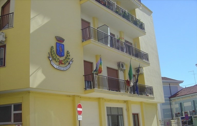 Il municipio di Palagiano Il municipio di Palagiano
