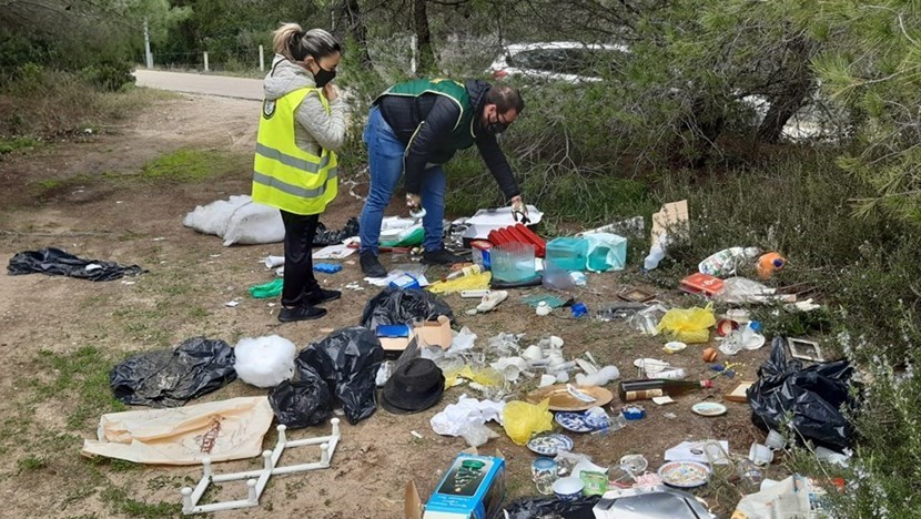 Rifiuti a Borgo Perrone Rifiuti a Borgo Perrone