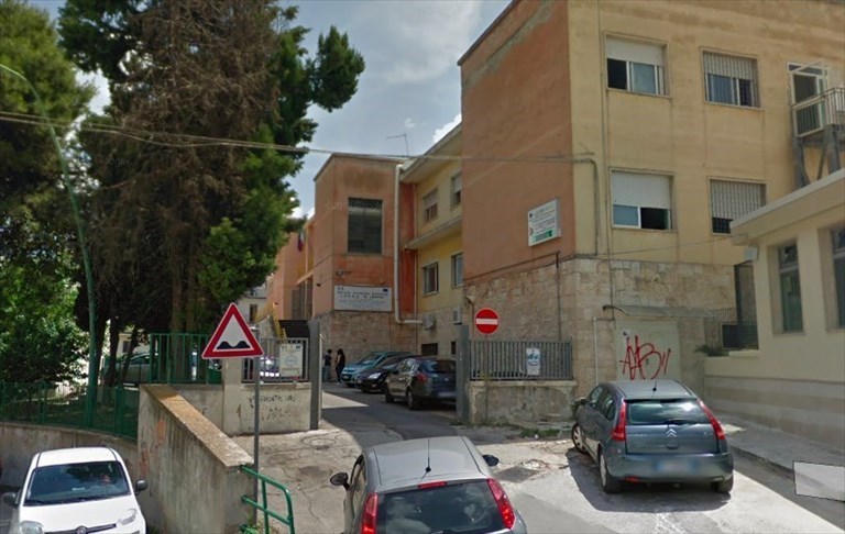 Amatulli tuona: «Il plesso "Lentini" cade a pezzi, facciamo qualcosa»
