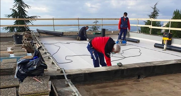Mottola, il cantiere della scuola "Don Milani": manutenzione al lastrico solare