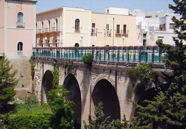 Ponte Garibaldi sulla gravina San Marco